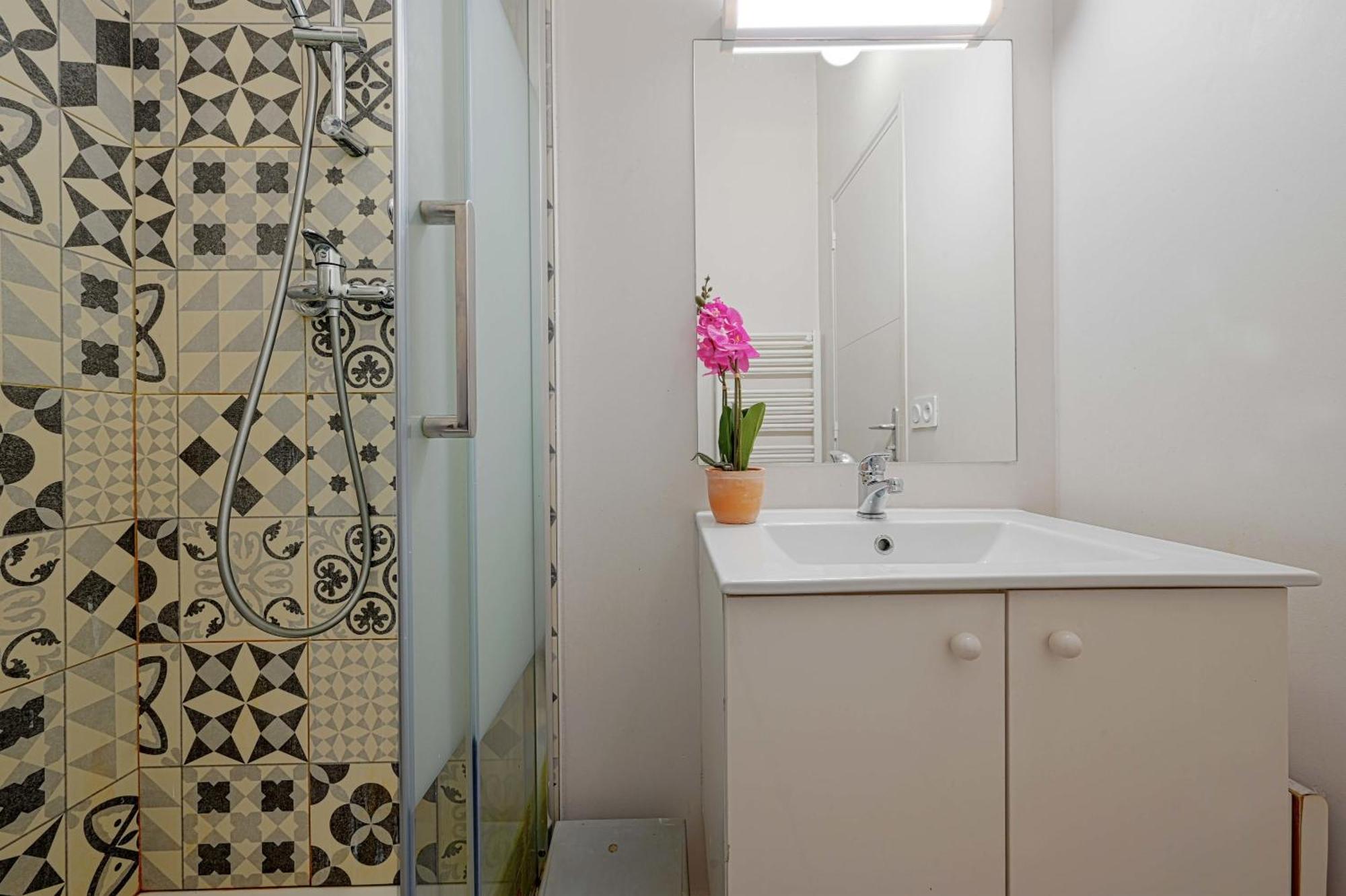 2 Bed Modern Fully Furnish Flat,Close To Buttes Chaumon Park Apartment Paris Exterior photo